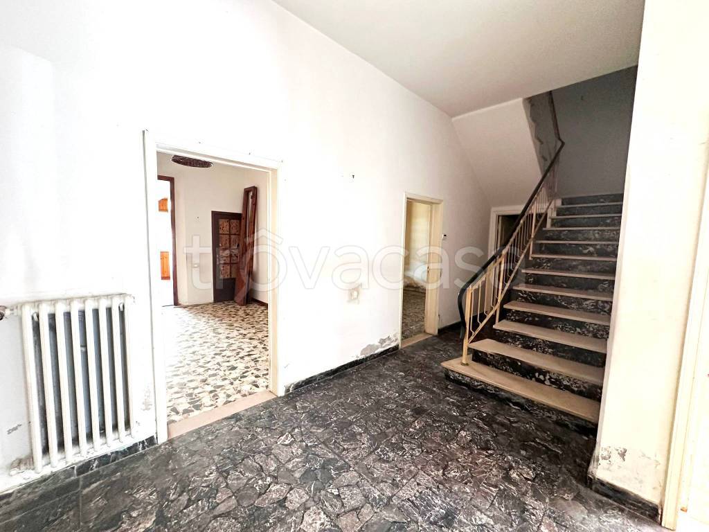 casa indipendente in vendita a Prato in zona Santa Lucia