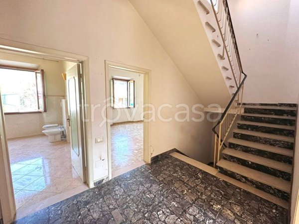 casa indipendente in vendita a Prato in zona Santa Lucia