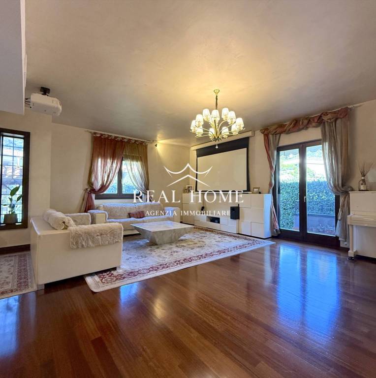 casa indipendente in vendita a Prato in zona Santa Lucia