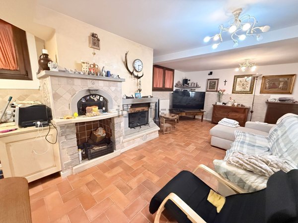 casa indipendente in vendita a Prato in zona Maliseti