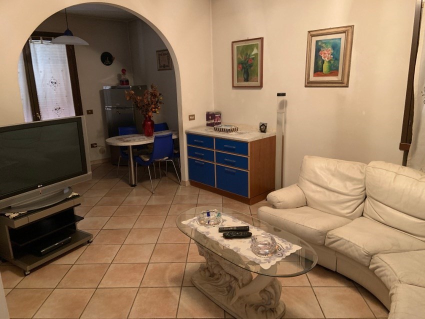 casa indipendente in vendita a Prato in zona Casale