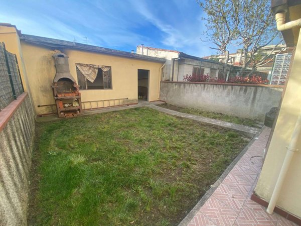 casa indipendente in vendita a Prato in zona Coiano