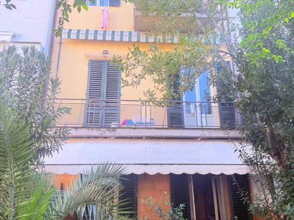 casa indipendente in vendita a Prato