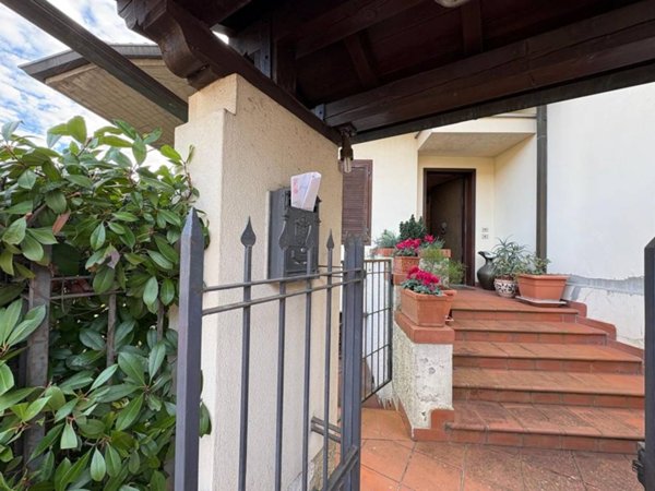 casa indipendente in vendita a Prato in zona San Martino