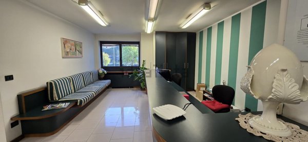 ufficio in vendita a Prato