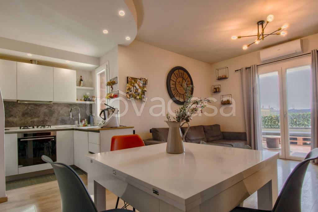 appartamento in vendita a Prato in zona Paperino