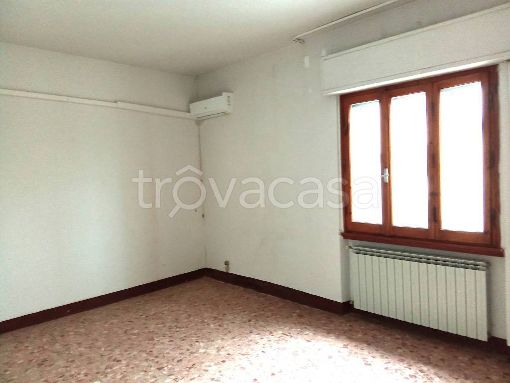 casa indipendente in vendita a Prato in zona Santa Lucia