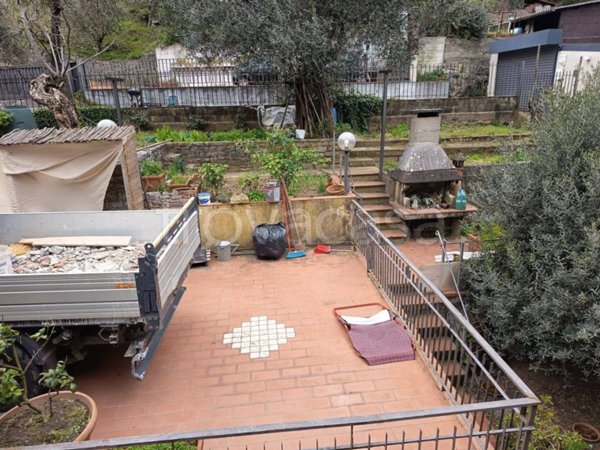 casa indipendente in vendita a Prato in zona Santa Lucia