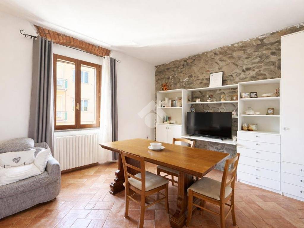 casa indipendente in vendita a Prato in zona Viaccia