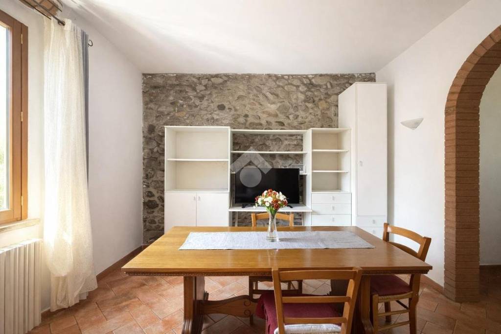 casa indipendente in vendita a Prato in zona Viaccia