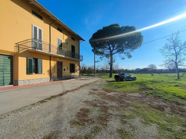 casa indipendente in vendita a Prato in zona Iolo
