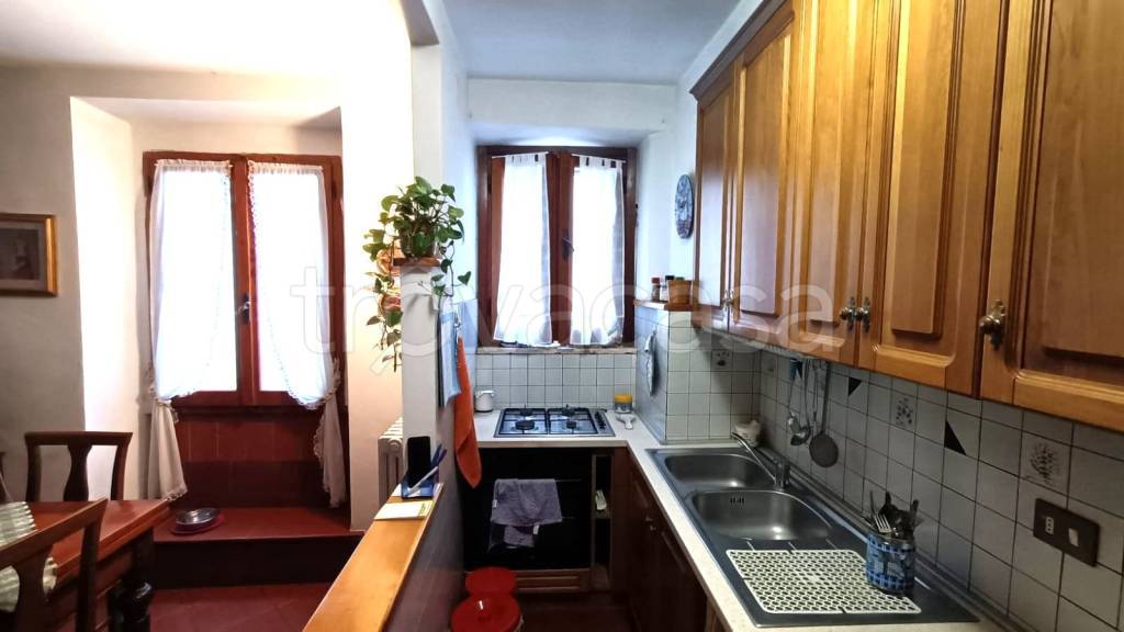 casa indipendente in vendita a Prato in zona Vergaio
