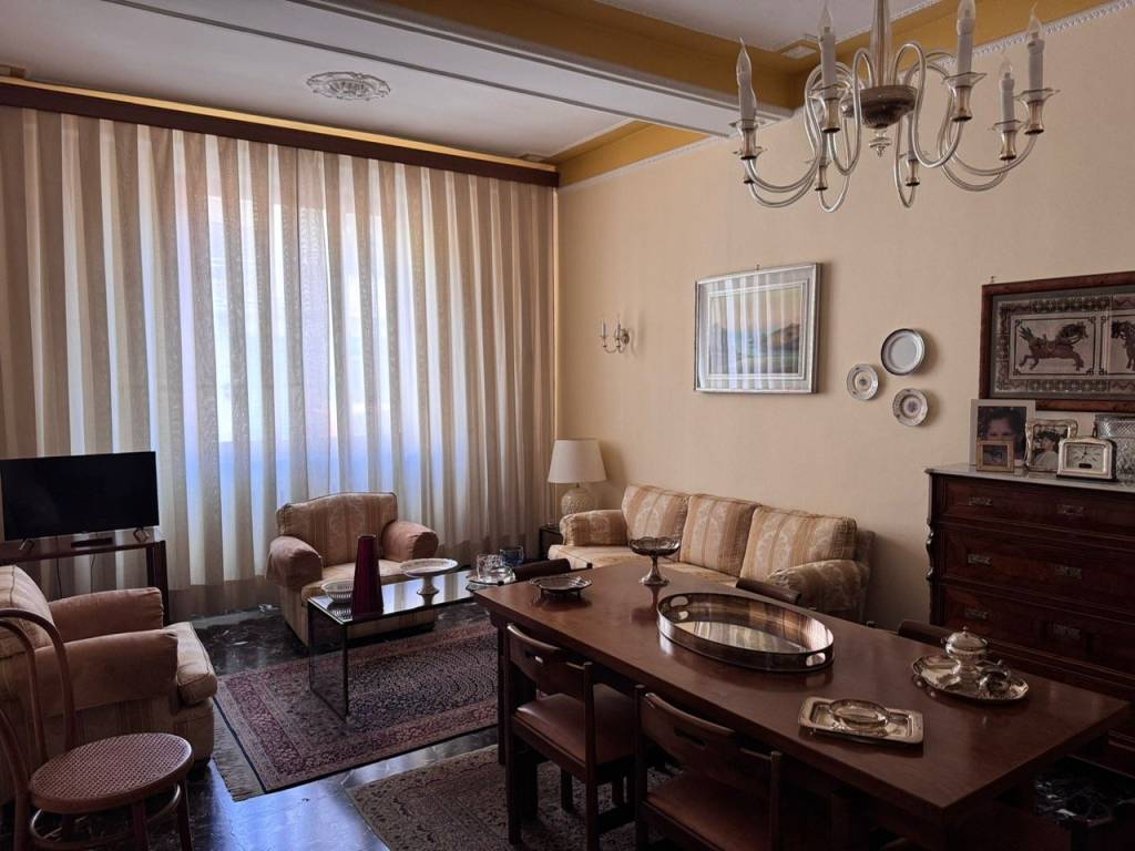 casa indipendente in vendita a Prato