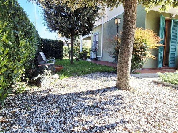 casa indipendente in vendita a Prato in zona Narnali