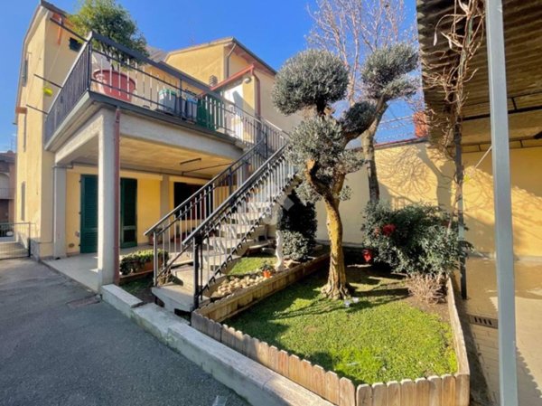 casa indipendente in vendita a Prato in zona Vergaio
