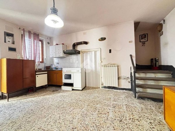 casa indipendente in vendita a Prato in zona Casale