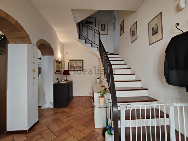 casa indipendente in vendita a Prato in zona Iolo