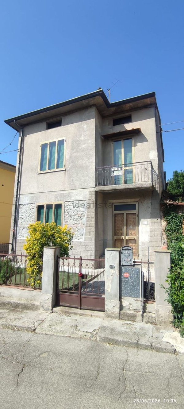 casa indipendente in vendita a Prato in zona Figline