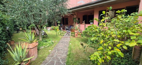 appartamento in vendita a Prato in zona Sant'Ippolito