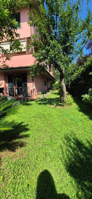 appartamento in vendita a Prato in zona Sant'Ippolito