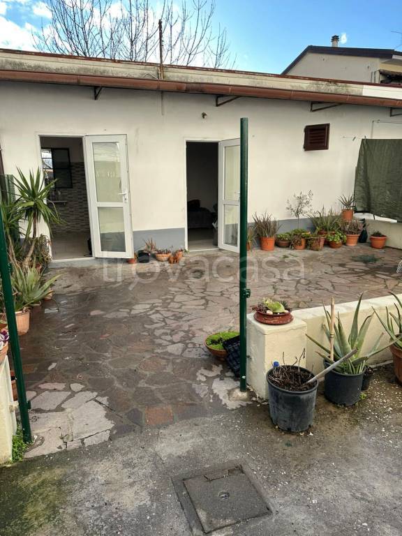 casa indipendente in vendita a Prato in zona Vergaio