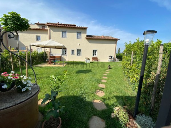 casa indipendente in vendita a Prato