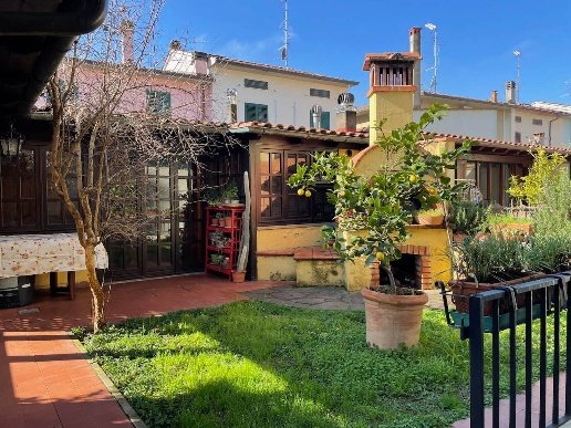 casa indipendente in vendita a Prato in zona Narnali