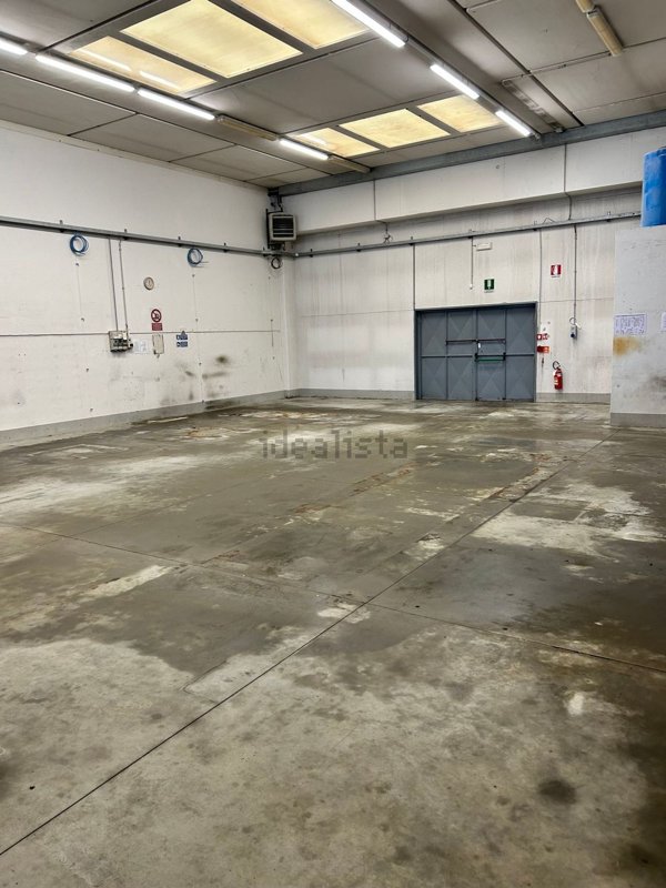 locale di sgombero in vendita a Prato in zona Coiano