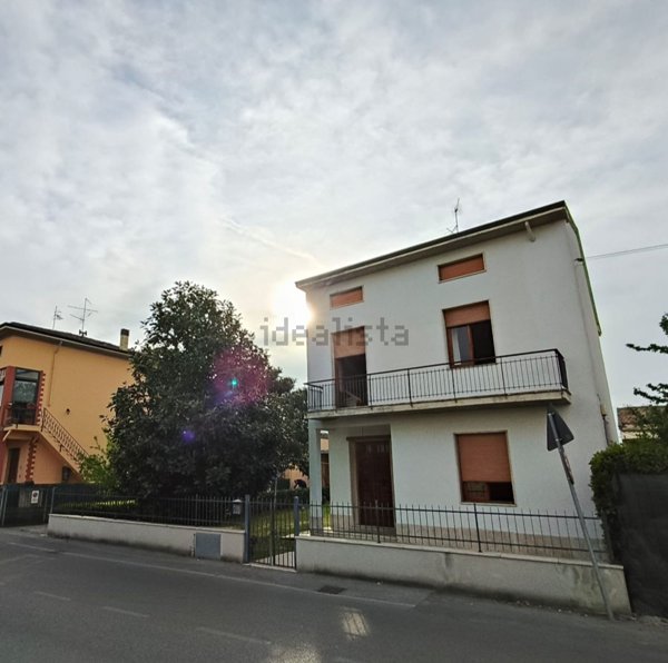 casa indipendente in vendita a Prato in zona Paperino