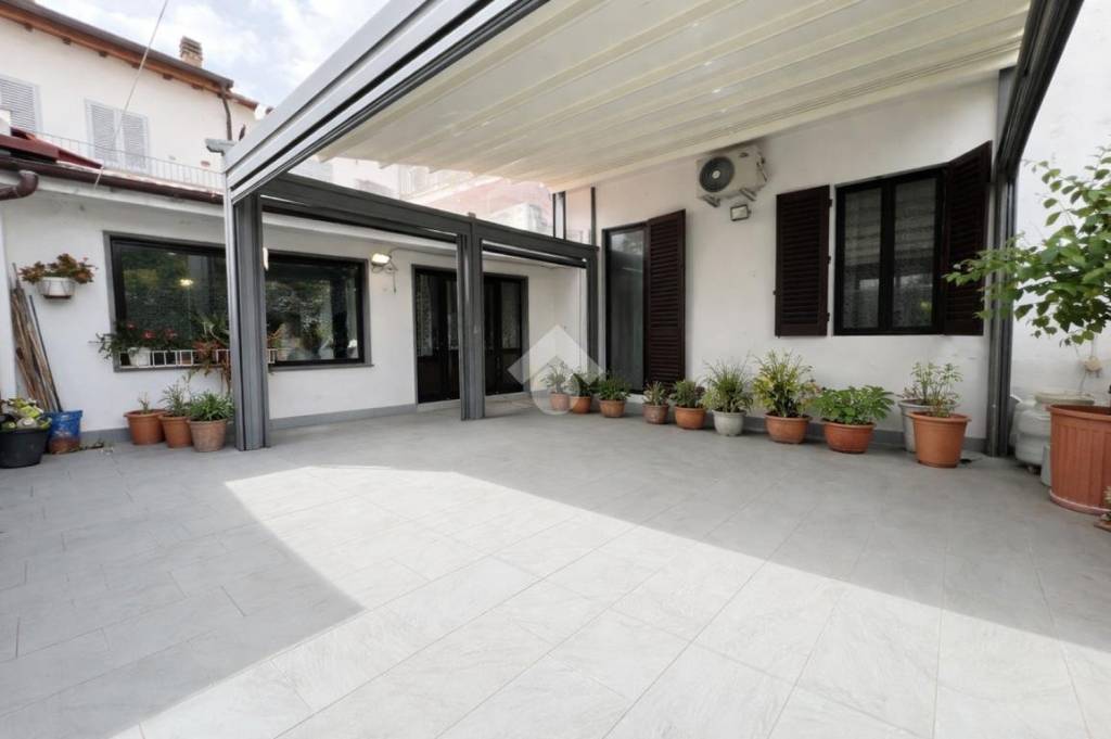 casa indipendente in vendita a Prato
