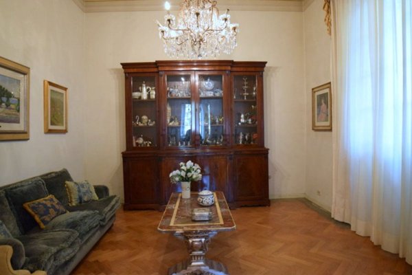 casa indipendente in vendita a Prato