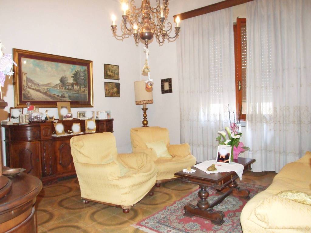 casa indipendente in vendita a Prato in zona Viaccia