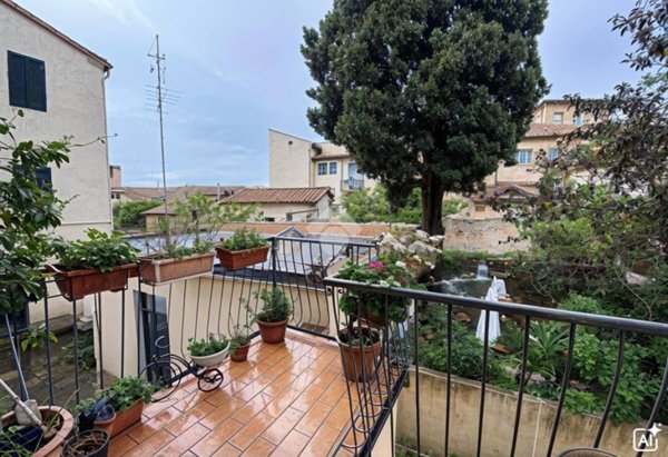 casa indipendente in vendita a Prato