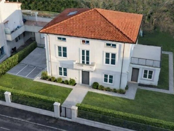 casa indipendente in vendita a Prato in zona Cafaggio