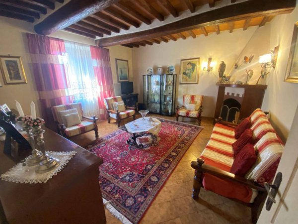 casa indipendente in vendita a Prato in zona Vergaio