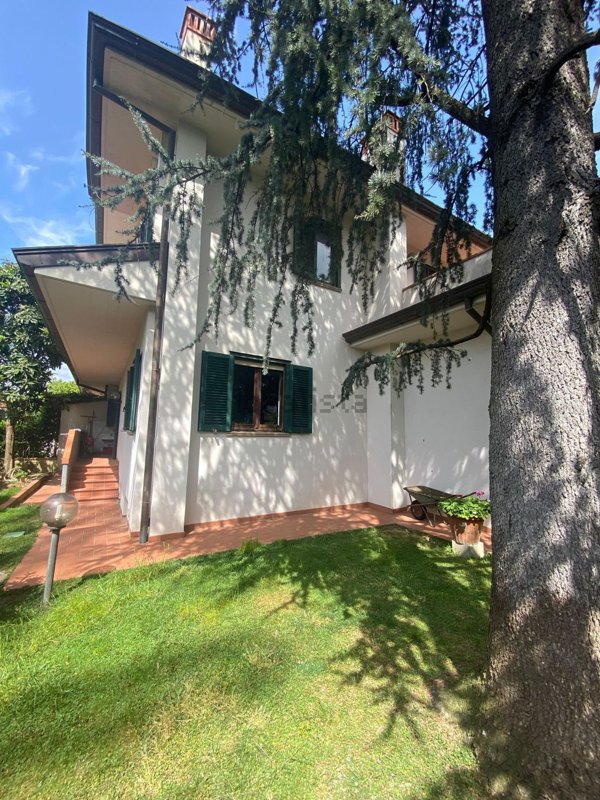 casa indipendente in vendita a Prato