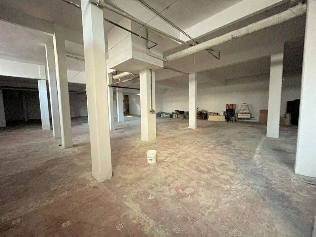 negozio in vendita a Prato