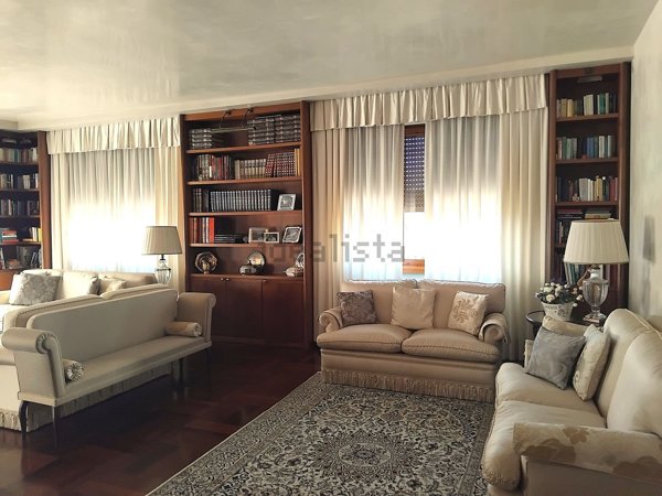 casa indipendente in vendita a Prato