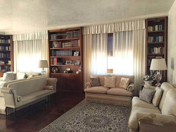 casa indipendente in vendita a Prato