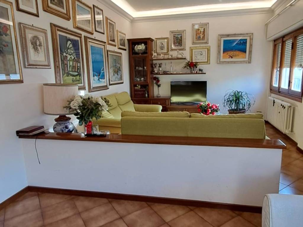 casa indipendente in vendita a Prato