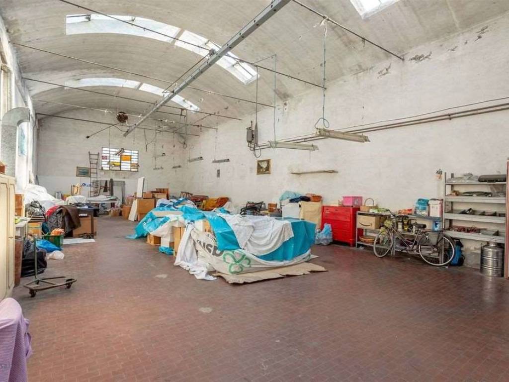 locale commerciale in vendita a Prato in zona Galciana