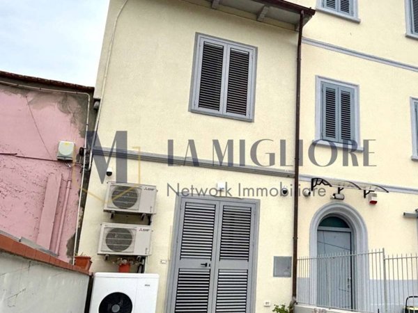 casa indipendente in vendita a Prato in zona Cafaggio