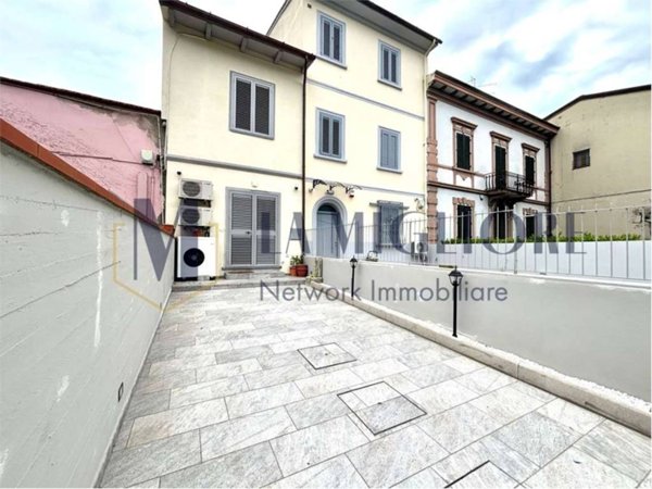casa indipendente in vendita a Prato in zona Cafaggio