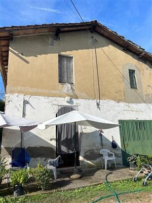 casa indipendente in vendita a Prato in zona Casale