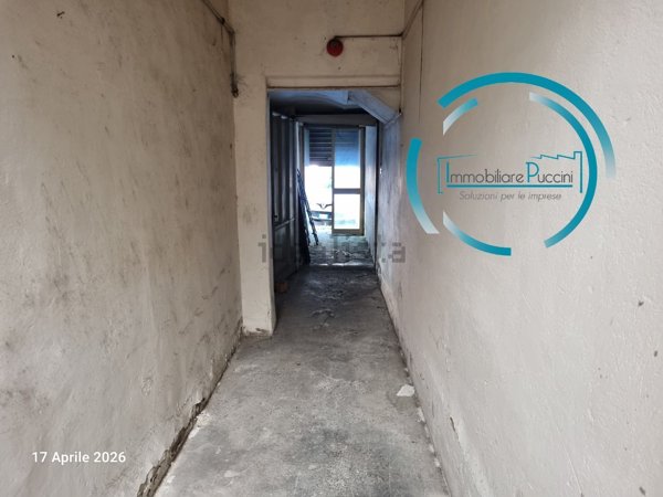 locale di sgombero in vendita a Prato