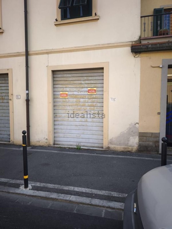 locale di sgombero in vendita a Prato