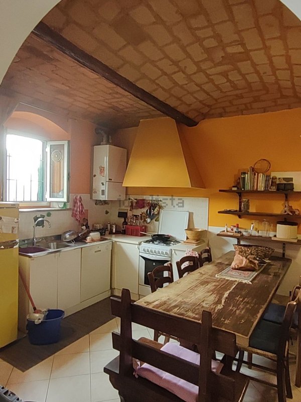 casa indipendente in vendita a Prato in zona Grignano