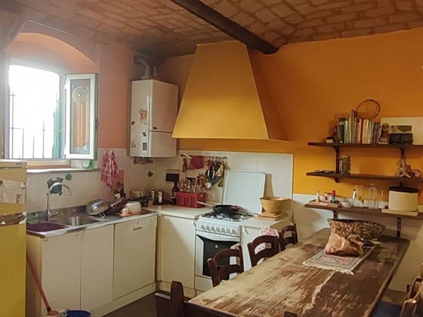 casa indipendente in vendita a Prato in zona Grignano