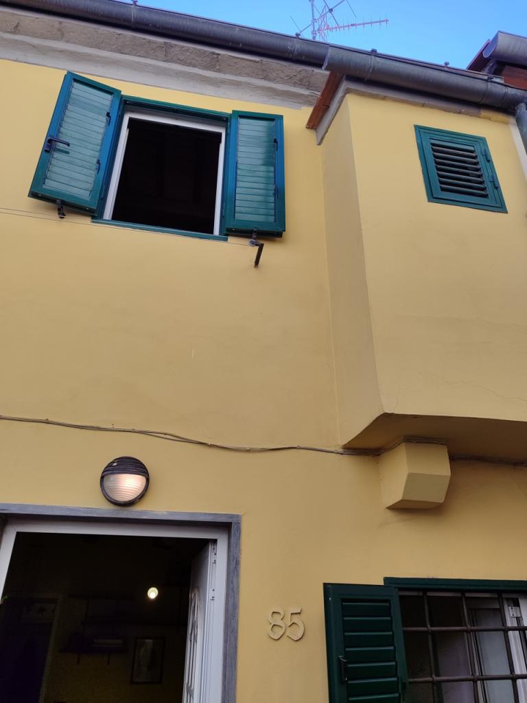 casa indipendente in vendita a Prato in zona Grignano