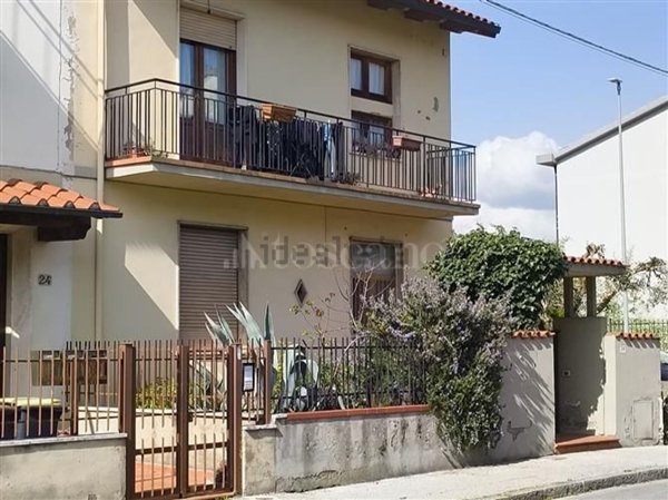 casa indipendente in vendita a Prato in zona Grignano